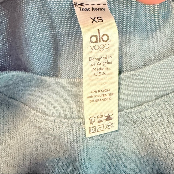 ALO Yoga Light Blue Sweatshirt - Picture 4 of 5